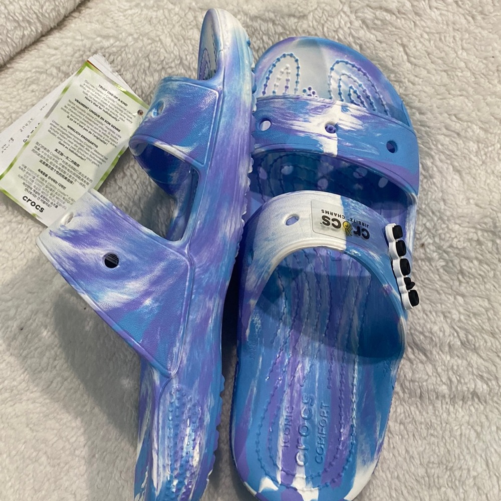 🆕🐊CROCS Classic Marbled Sandals, Size 7 Lilac, Blue, & White - Picture 3 of 6